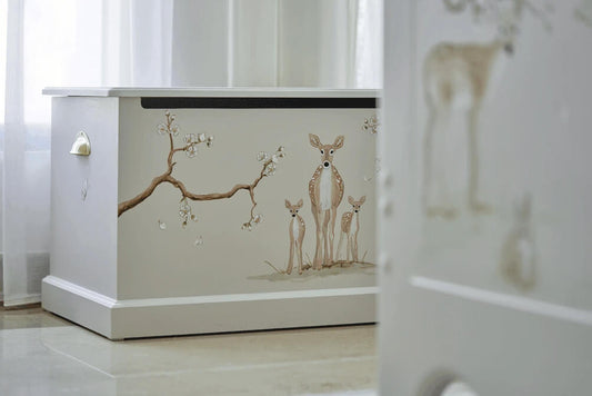 Child safe toy box with finger protection